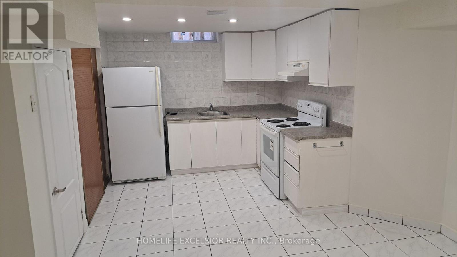 8 Sherringham St Drive, Brampton, Ontario  L6Z 2P5 - Photo 7 - W12872956