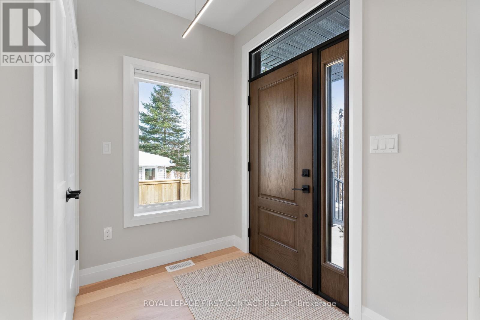 18 Lakeview Road, Oro-Medonte, Ontario  L0L 2E0 - Photo 4 - S12657214