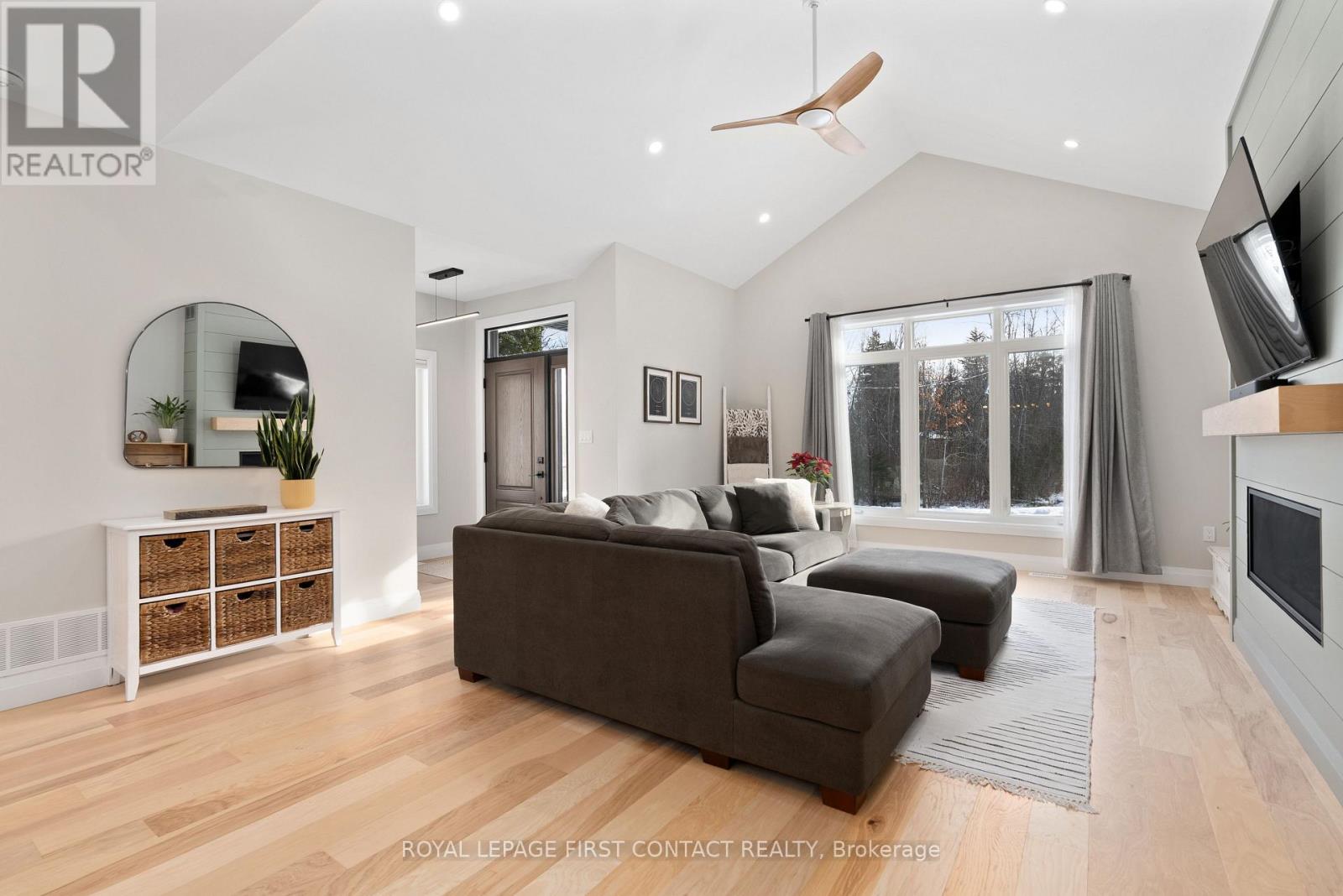 18 Lakeview Road, Oro-Medonte, Ontario  L0L 2E0 - Photo 5 - S12657214