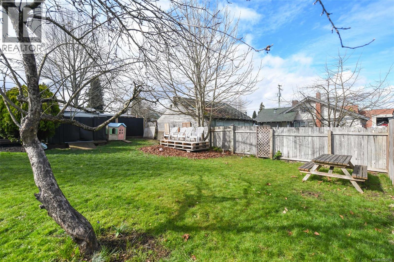 655 11th St, Courtenay, British Columbia  V9N 1S9 - Photo 21 - 1029037