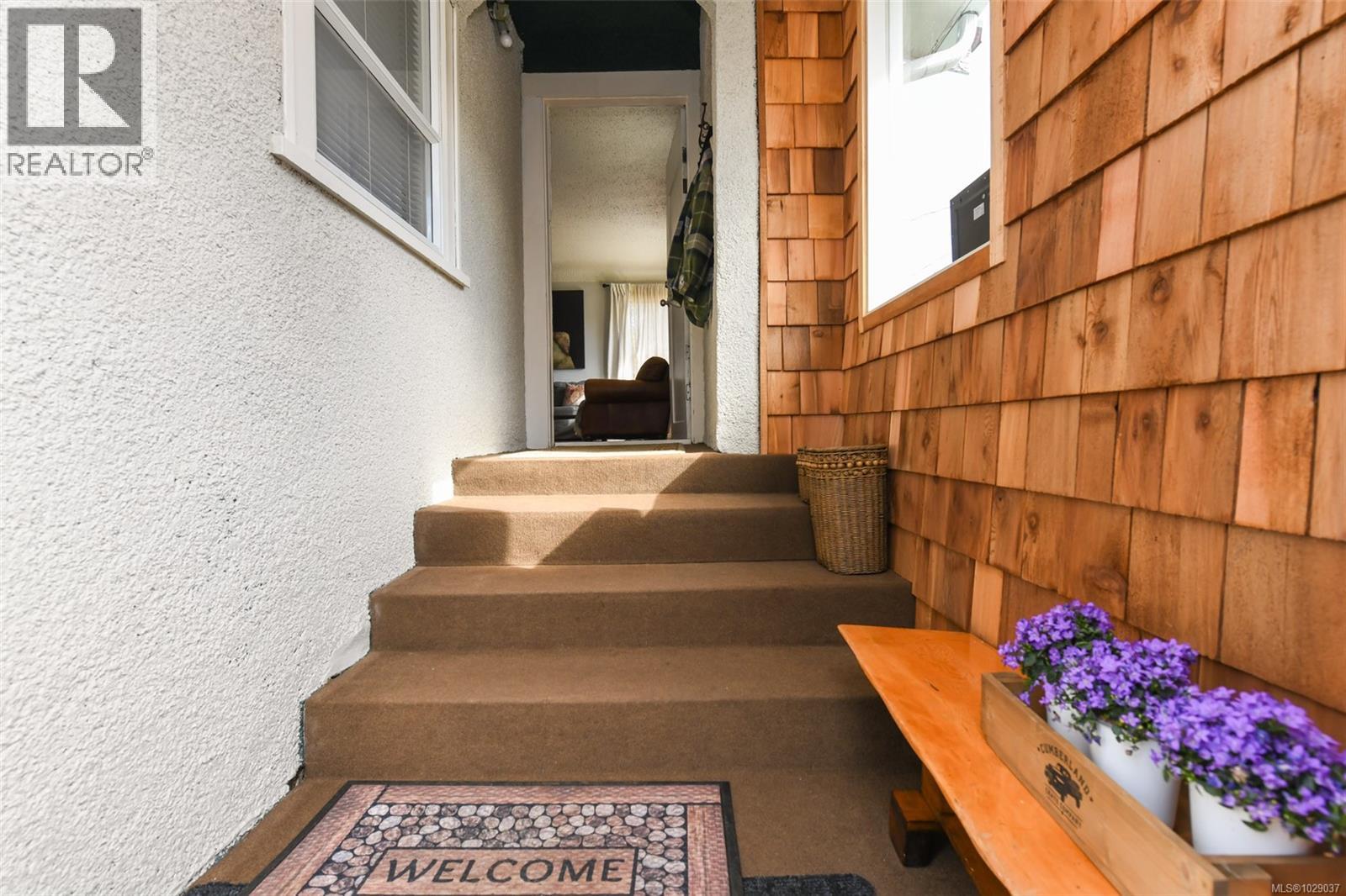 655 11th St, Courtenay, British Columbia  V9N 1S9 - Photo 3 - 1029037