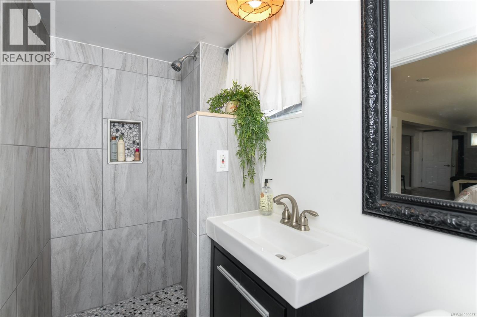 655 11th St, Courtenay, British Columbia  V9N 1S9 - Photo 54 - 1029037