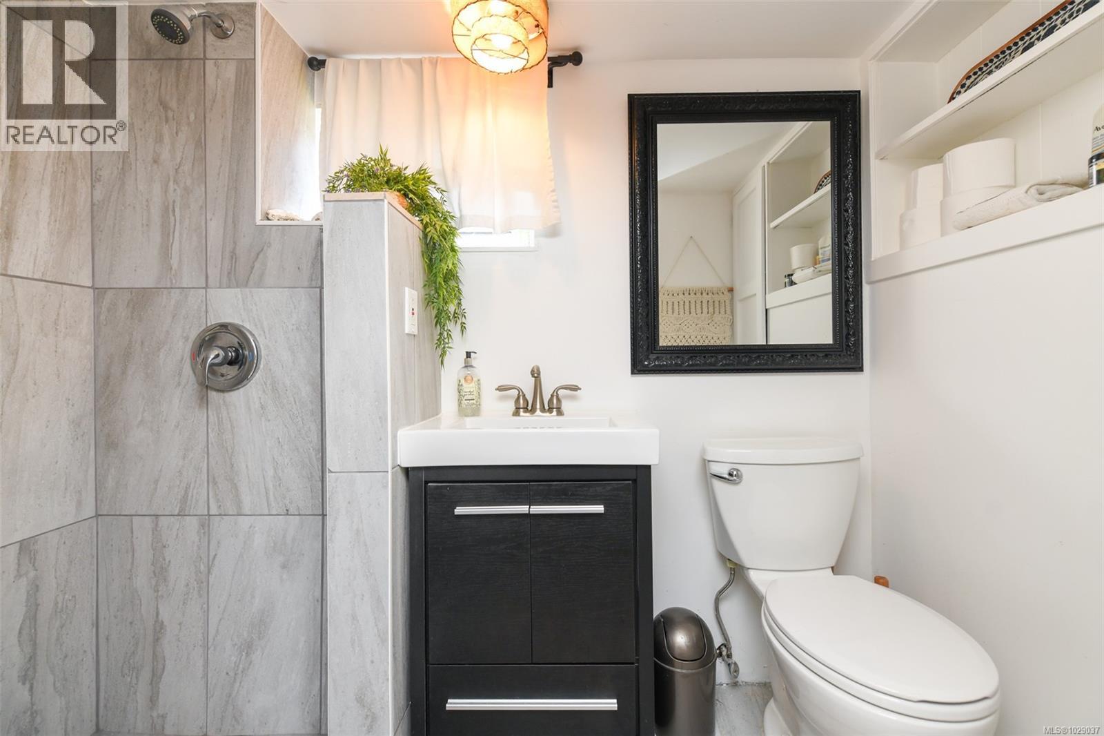 655 11th St, Courtenay, British Columbia  V9N 1S9 - Photo 55 - 1029037