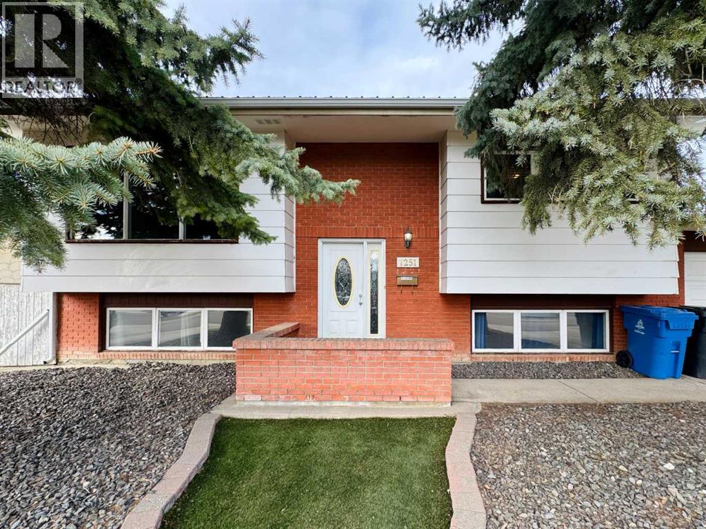 1251 St Catherine Road N, Lethbridge, Alberta