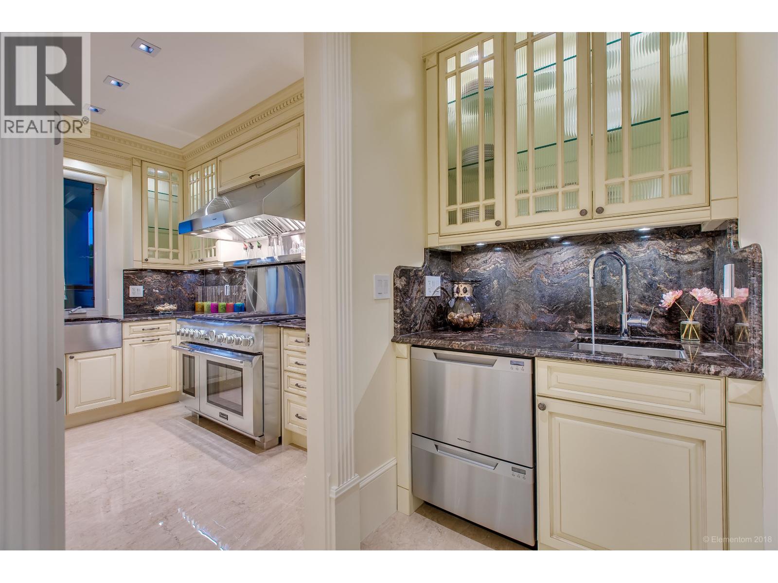 Listing Picture 15 of 34 : 7531 SUNNYBANK AVENUE, Richmond / 烈治文 - 魯藝地產 Yvonne Lu Group - MLS Medallion Club Member