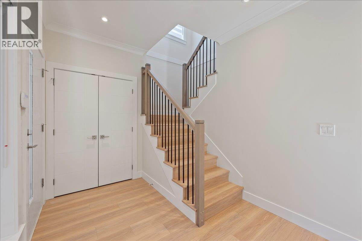 4852 Slocan Street, Vancouver, British Columbia  V5R 2A3 - Photo 3 - R3100357