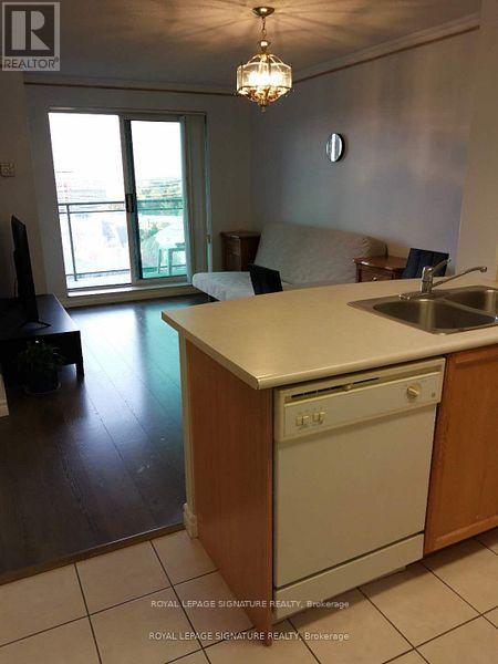 716 - 51 Baffin Court, Richmond Hill, Ontario  L4B 4P6 - Photo 2 - N12889484