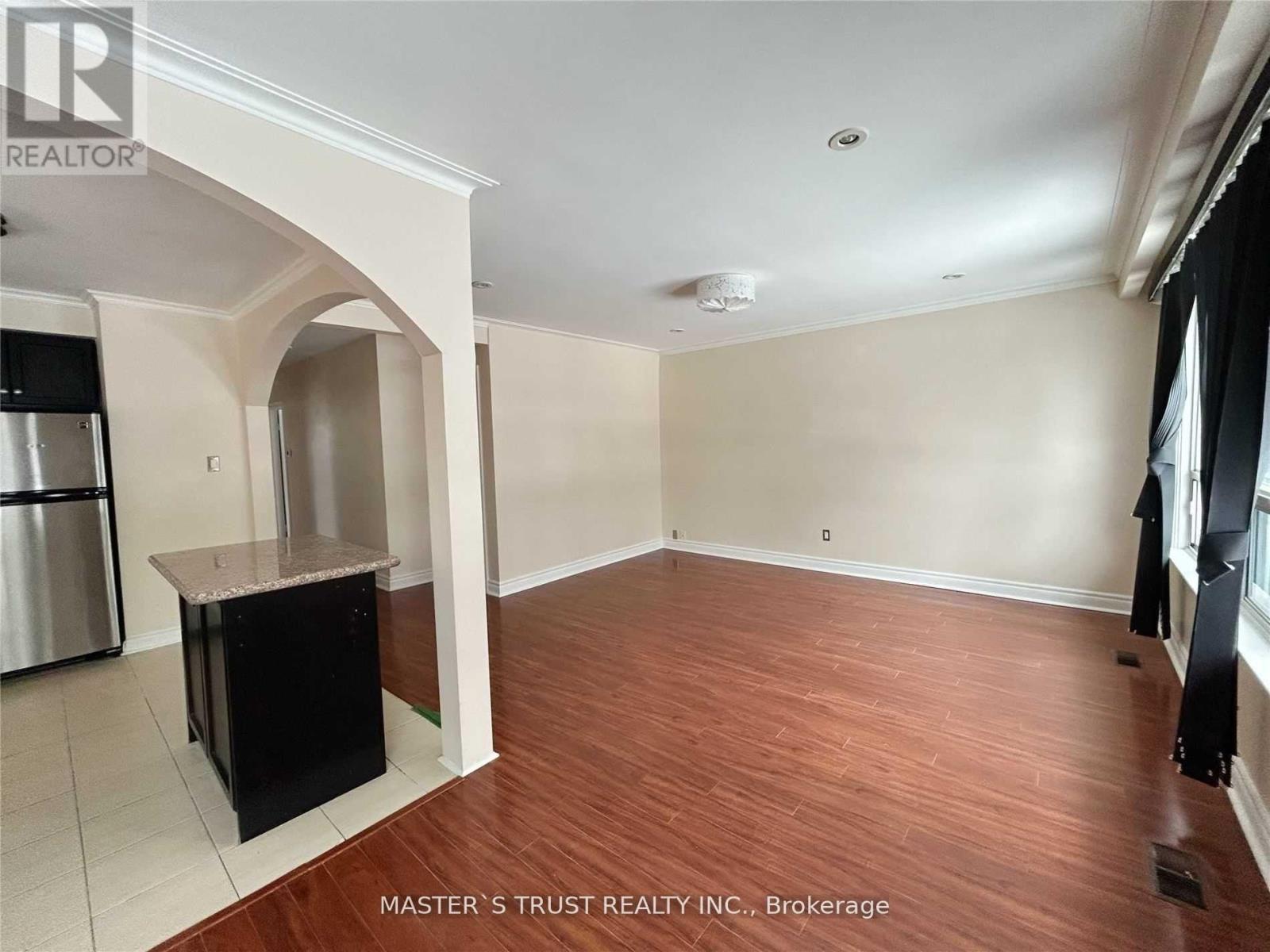 308 Skopit Road, Richmond Hill, Ontario  L4C 2Y8 - Photo 4 - N12889536