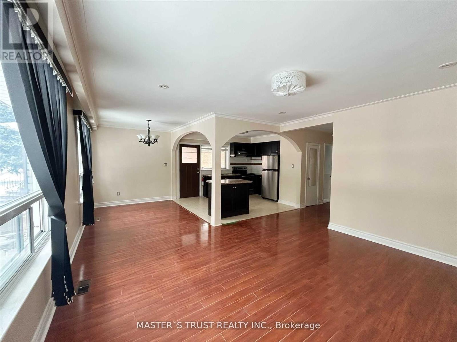 308 Skopit Road, Richmond Hill, Ontario  L4C 2Y8 - Photo 5 - N12889536