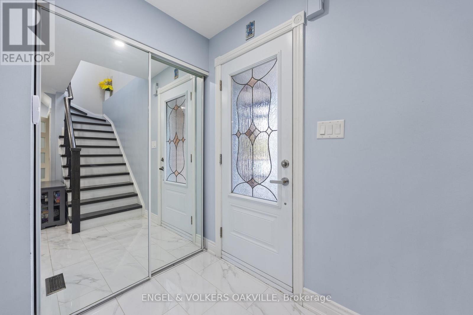 10 Crieff Avenue, Vaughan, Ontario  L6A 2B6 - Photo 3 - N12889558