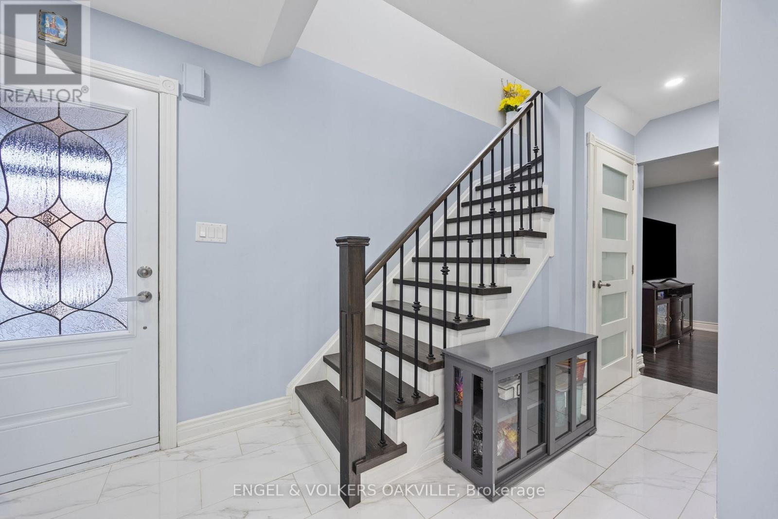 10 Crieff Avenue, Vaughan, Ontario  L6A 2B6 - Photo 4 - N12889558