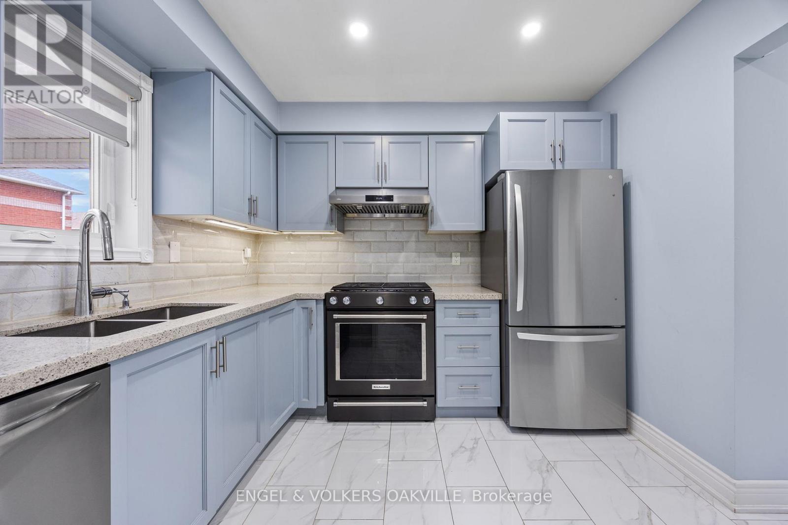 10 Crieff Avenue, Vaughan, Ontario  L6A 2B6 - Photo 6 - N12889558