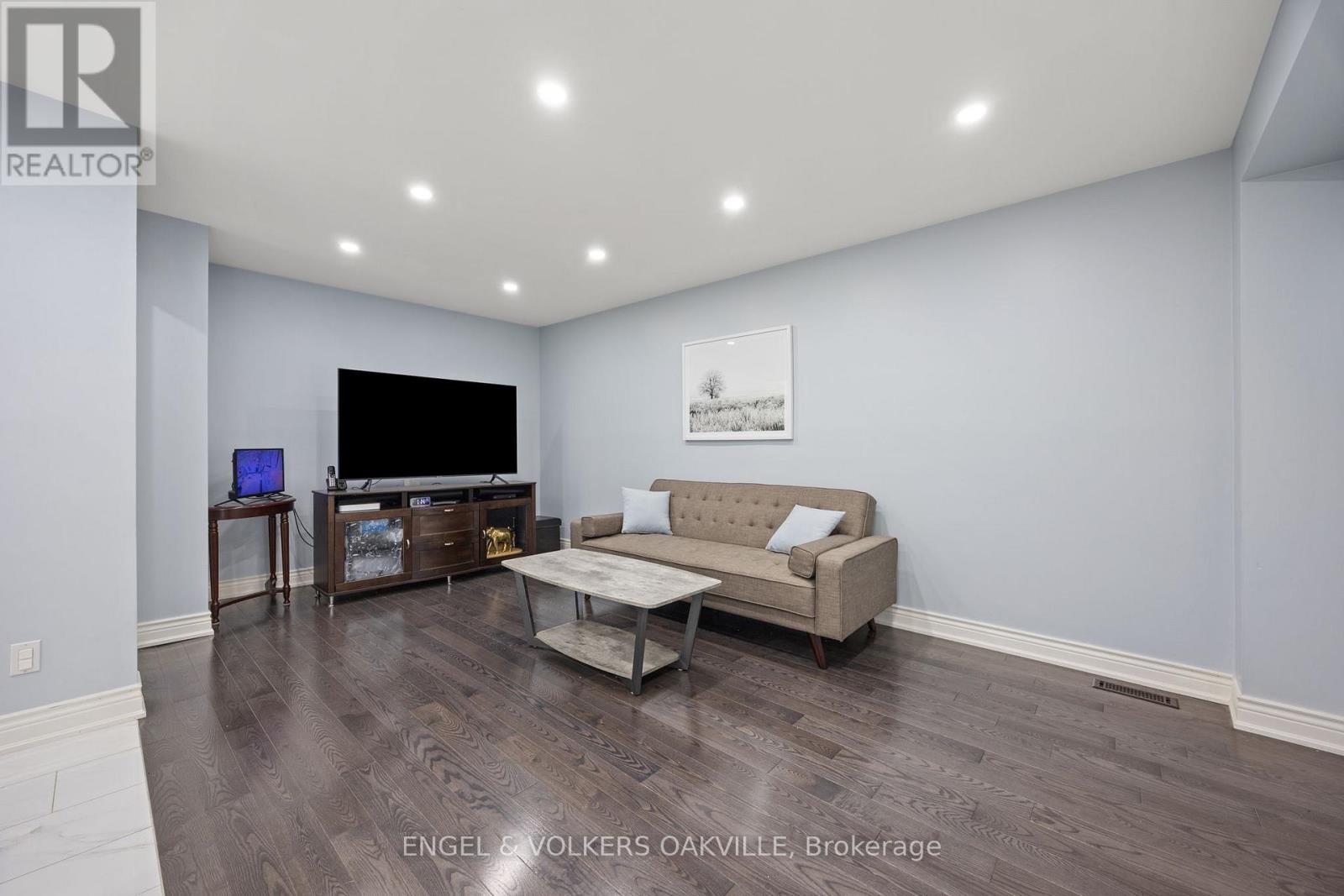 10 Crieff Avenue, Vaughan, Ontario  L6A 2B6 - Photo 9 - N12889558