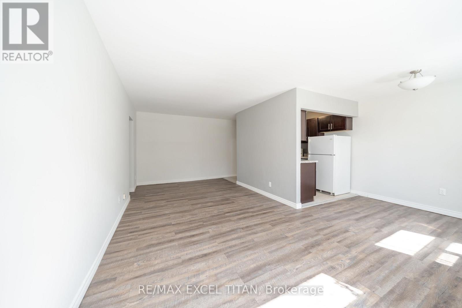 27 - 799 Robinson Street, Burlington, Ontario  L7R 2L4 - Photo 8 - W12889498