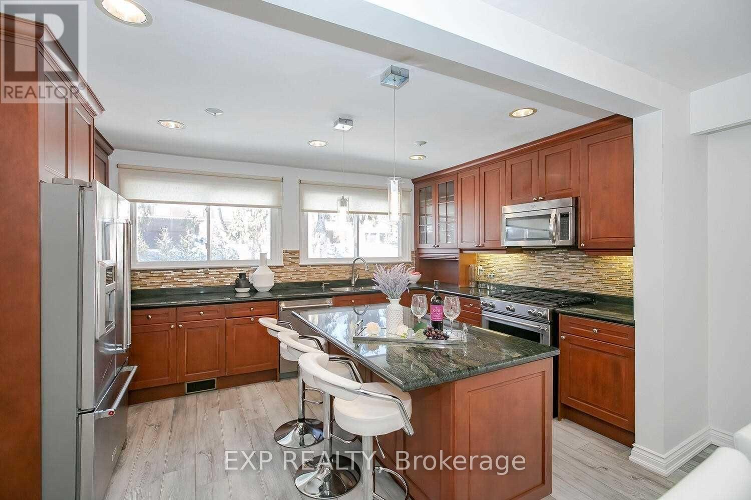 234 Pinetree Way, Mississauga, Ontario  L5G 2R2 - Photo 7 - W12889516