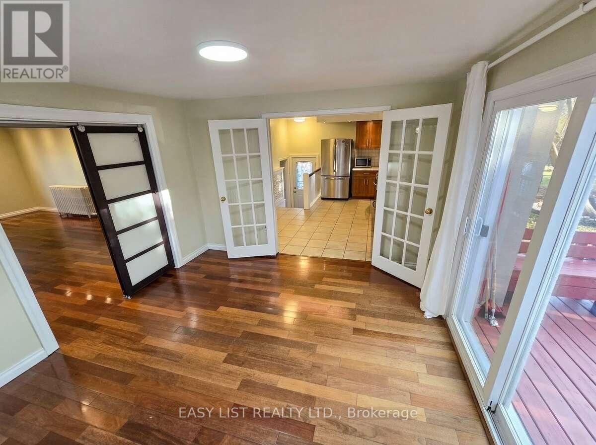 1568 Cawthra Court, Mississauga, Ontario  L5G 4L3 - Photo 10 - W12889570