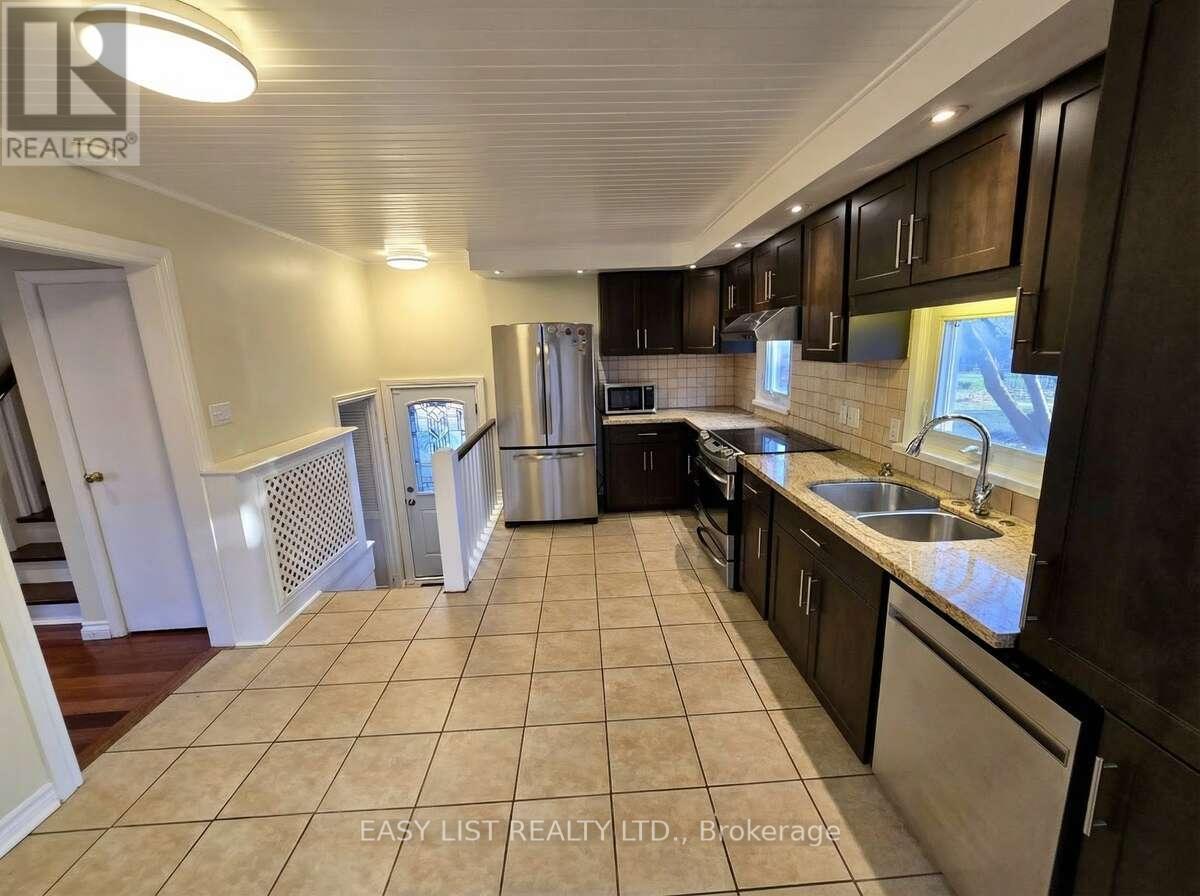 1568 Cawthra Court, Mississauga, Ontario  L5G 4L3 - Photo 11 - W12889570