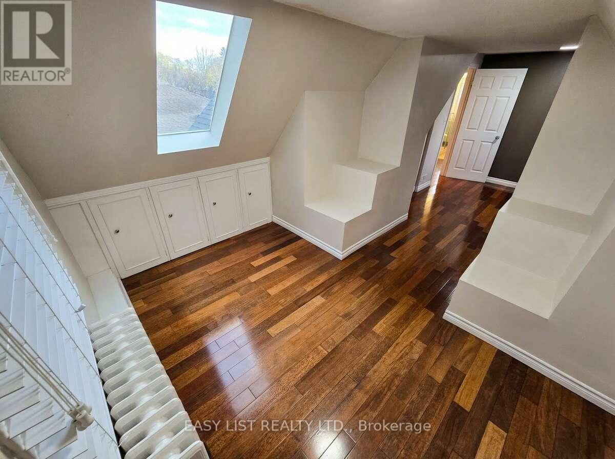 1568 Cawthra Court, Mississauga, Ontario  L5G 4L3 - Photo 18 - W12889570