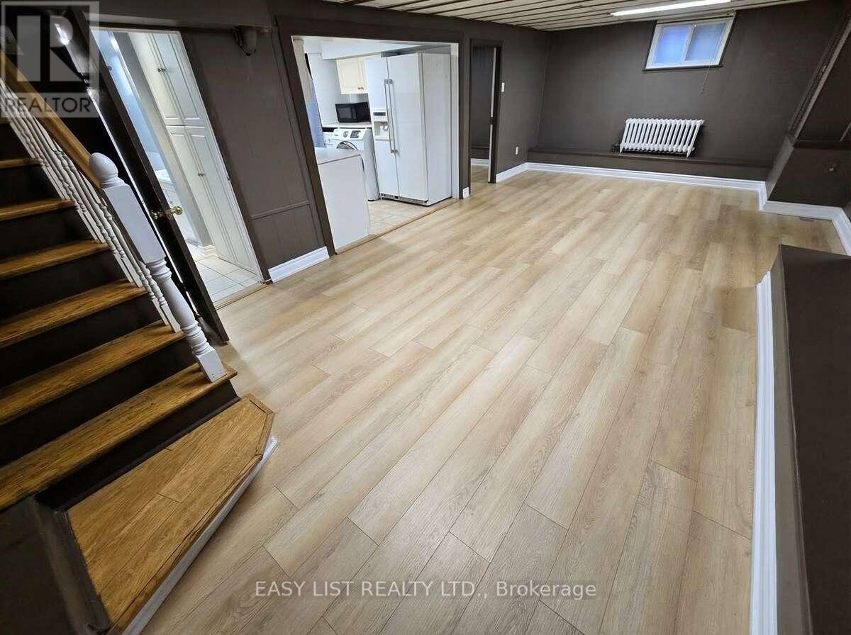 1568 Cawthra Court, Mississauga, Ontario  L5G 4L3 - Photo 25 - W12889570