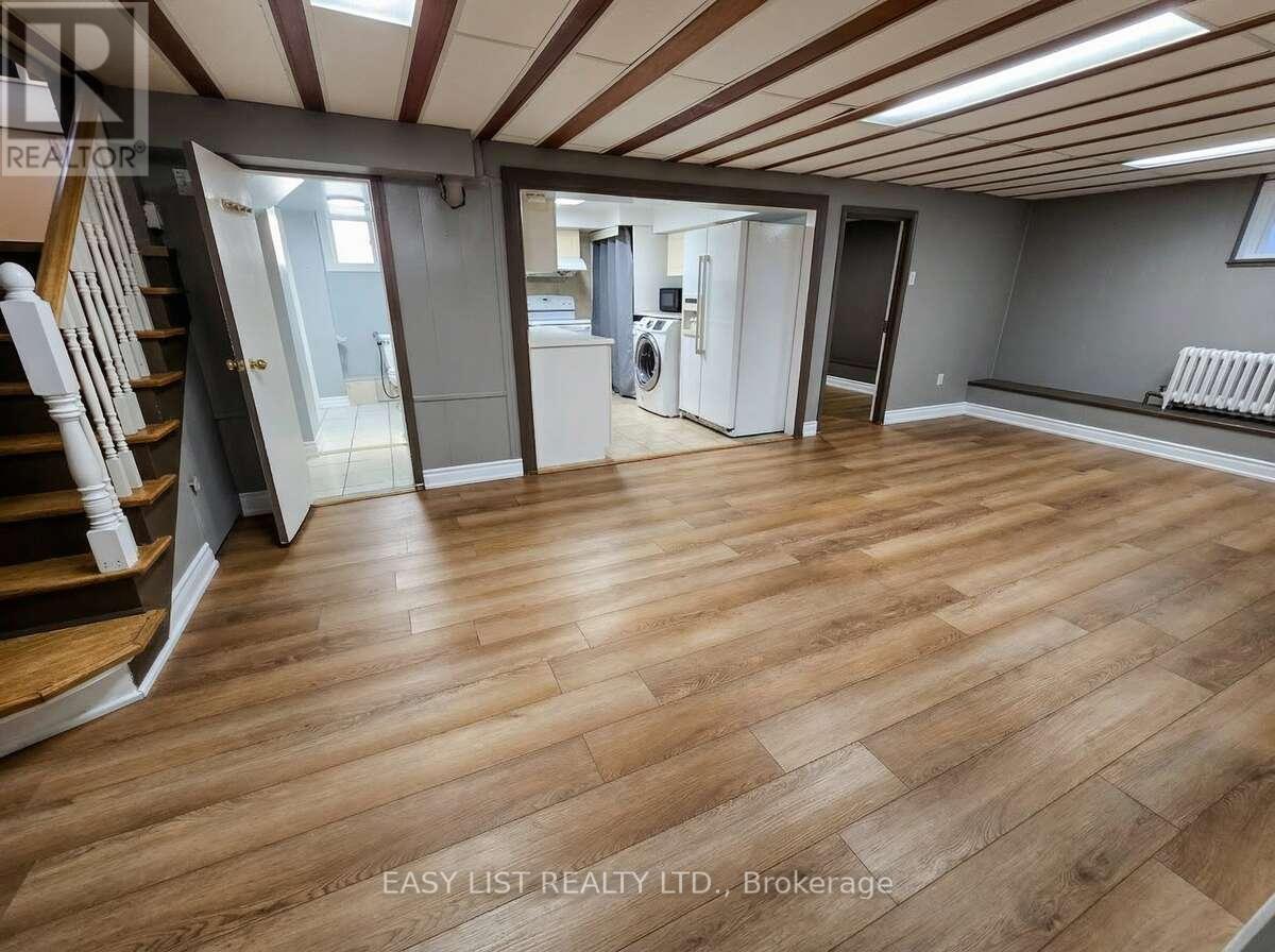 1568 Cawthra Court, Mississauga, Ontario  L5G 4L3 - Photo 26 - W12889570