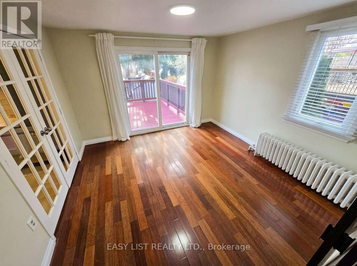 1568 Cawthra Court, Mississauga, Ontario  L5G 4L3 - Photo 8 - W12889570