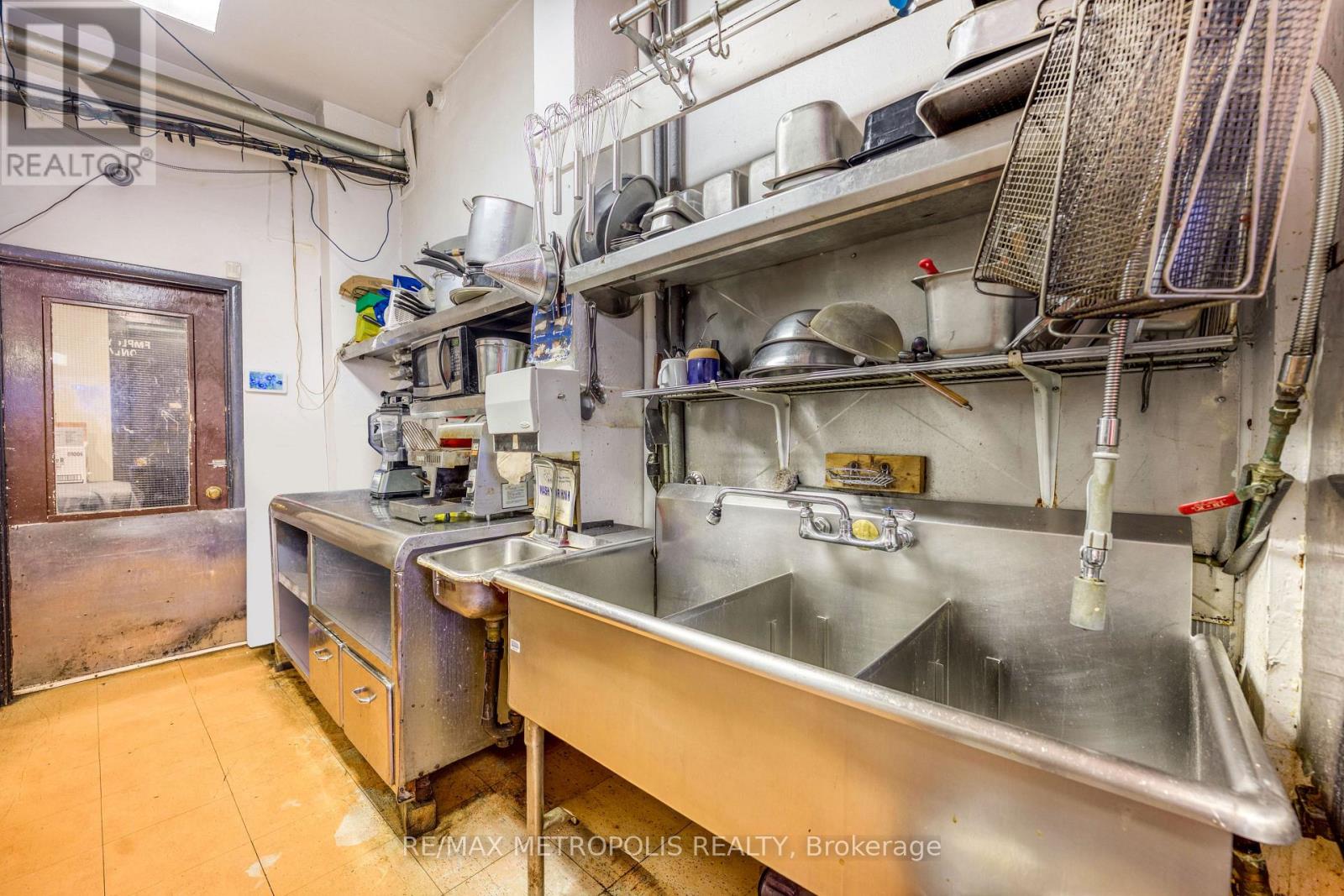 1548 St. Clair Parkway, St. Clair, Ontario  N0N 1H0 - Photo 13 - X12889576