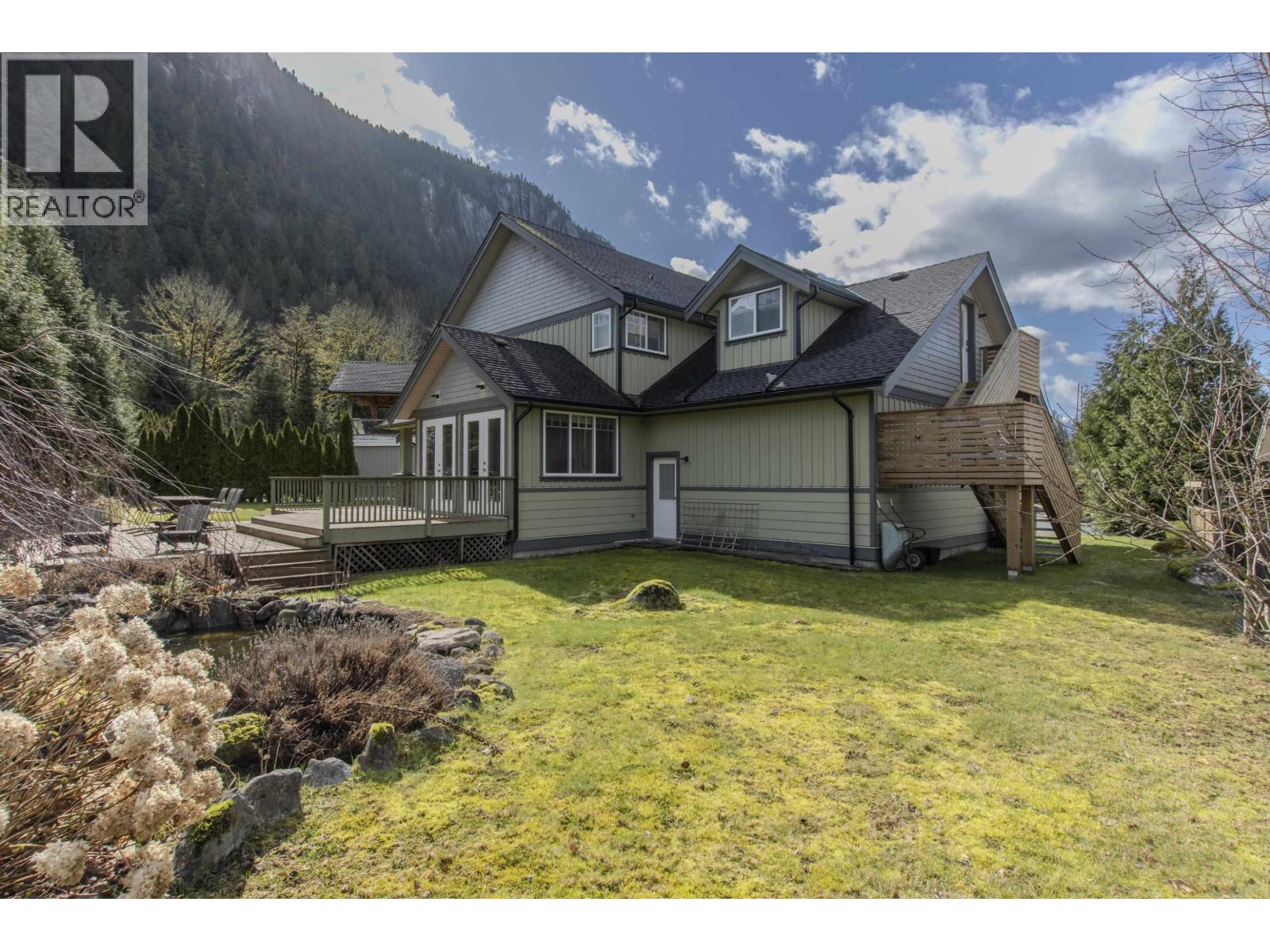 1003 Ash Place, Squamish, British Columbia  V8B 0W2 - Photo 8 - R3100352