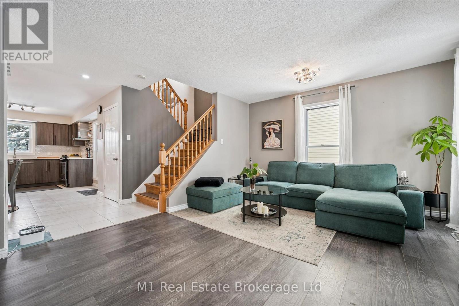 668 Jacob Lane, Waterloo, Ontario  N2V 2G9 - Photo 2 - X12787886