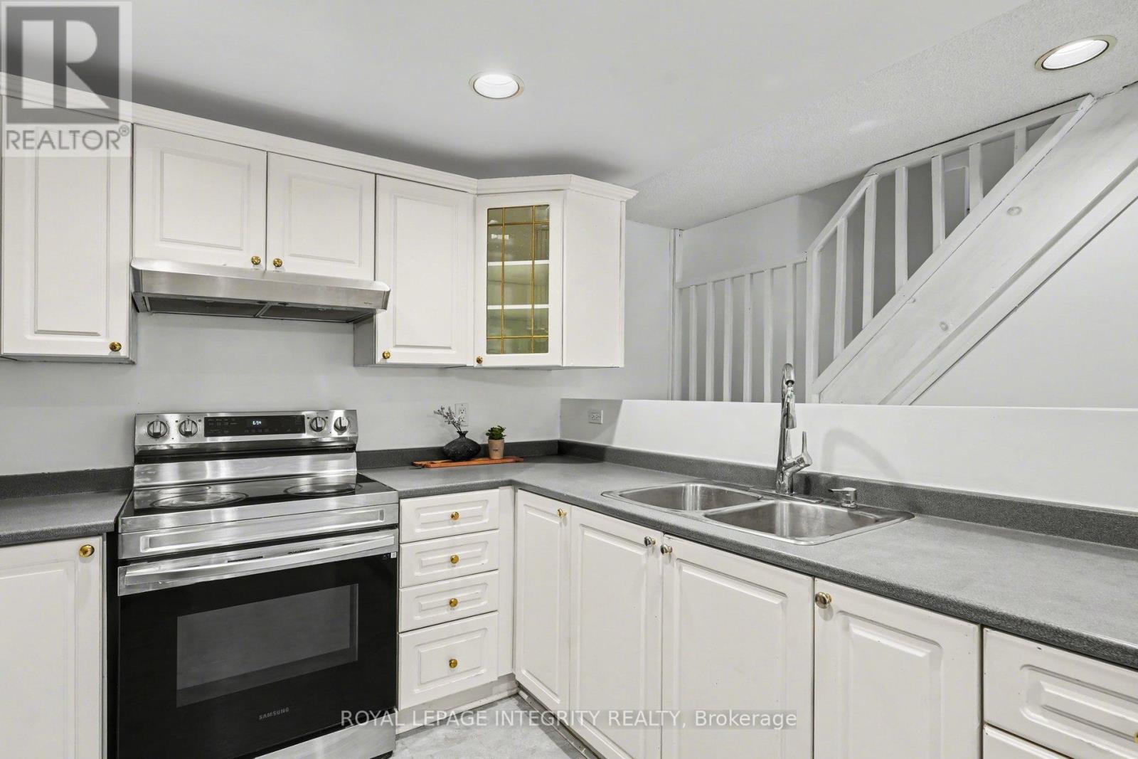 90 Constance Lake Road, Ottawa, Ontario  K2K 1X7 - Photo 10 - X12884170