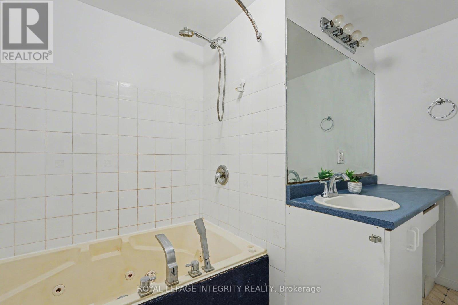 90 Constance Lake Road, Ottawa, Ontario  K2K 1X7 - Photo 15 - X12884170