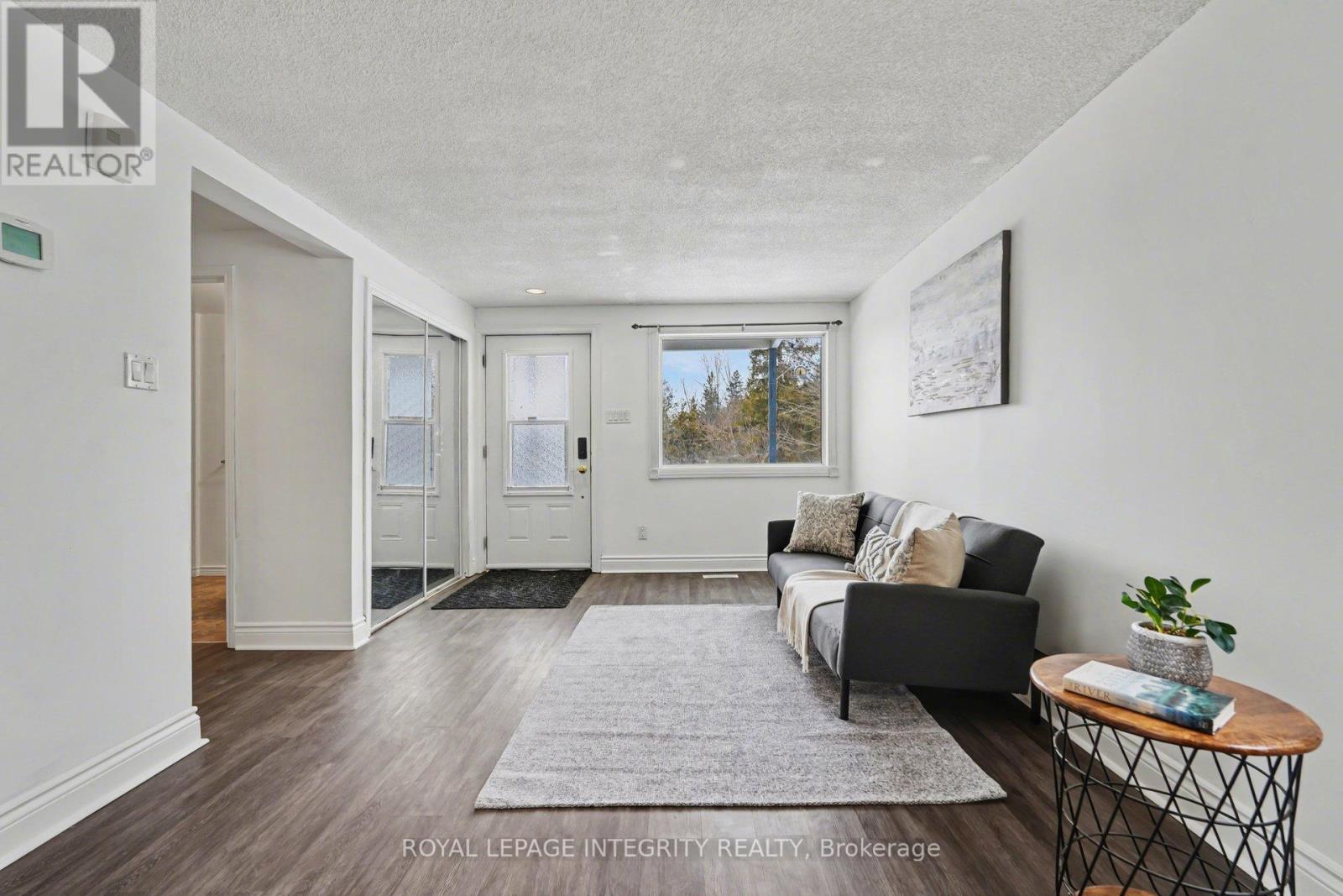 90 Constance Lake Road, Ottawa, Ontario  K2K 1X7 - Photo 4 - X12884170