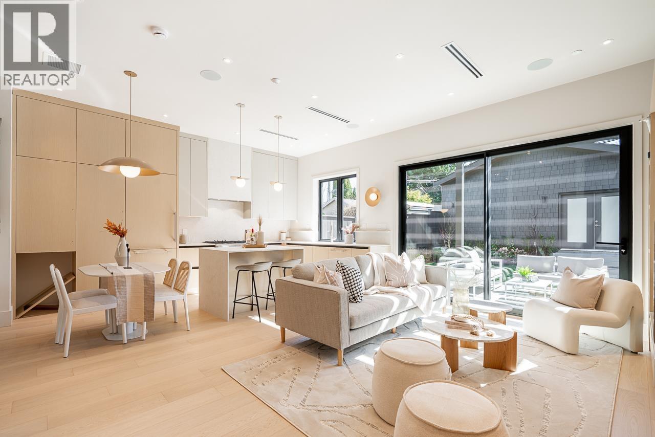 2 372 37 AVENUE, Vancouver, British Columbia