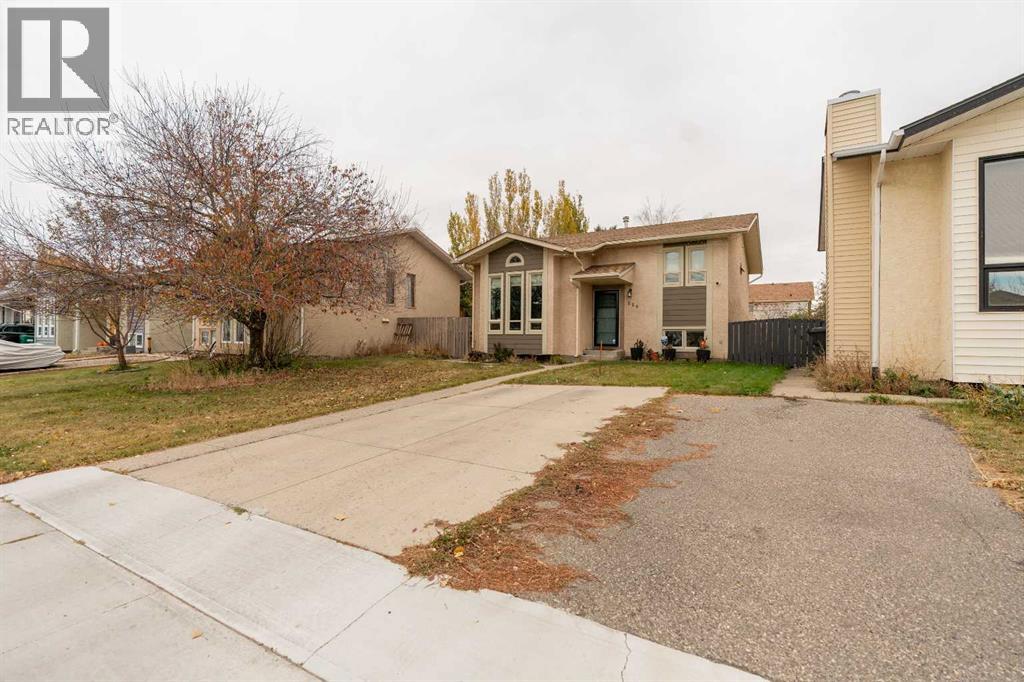 224 Mt Crandell Crescent W, Lethbridge, Alberta  T1K 6M8 - Photo 3 - A2292037