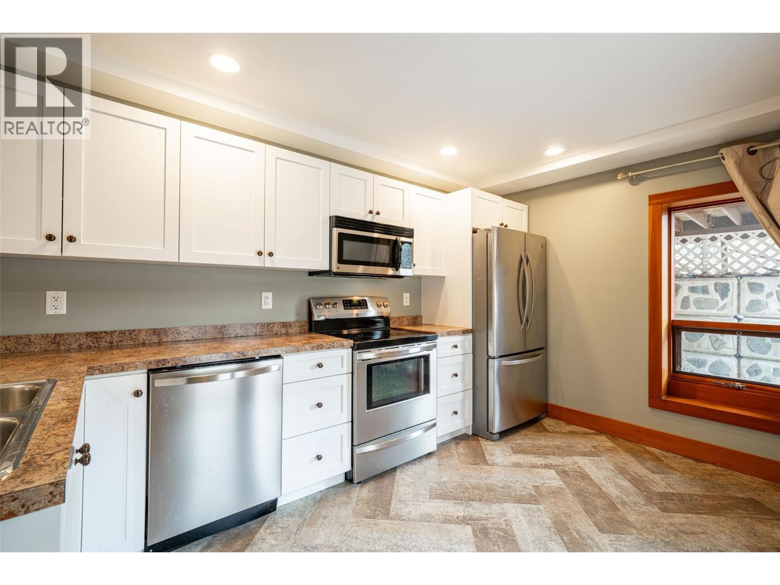 6440 Okanagan Avenue Se, Salmon Arm, British Columbia  V1E 1Y2 - Photo 56 - 10378525