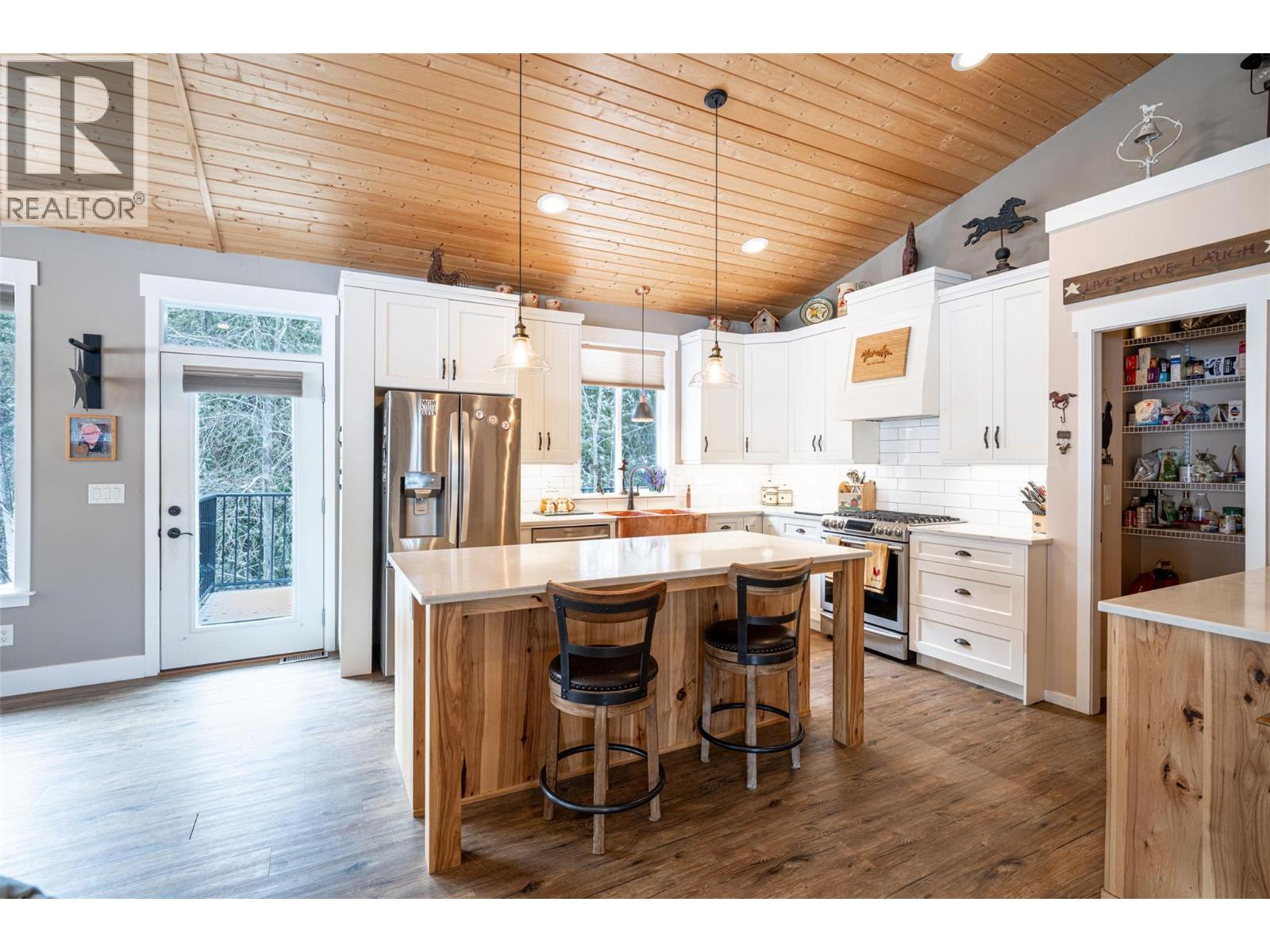 6440 Okanagan Avenue Se, Salmon Arm, British Columbia  V1E 1Y2 - Photo 17 - 10378525