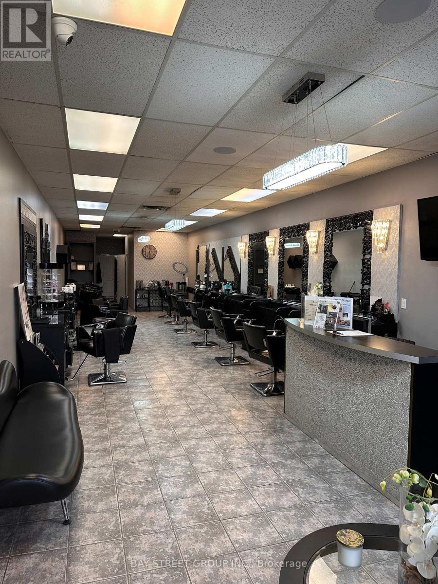 Unit 10 - 10610 Bayview Avenue, Richmond Hill (Crosby), Ontario  L4C 3N8 - Photo 2 - N12889608