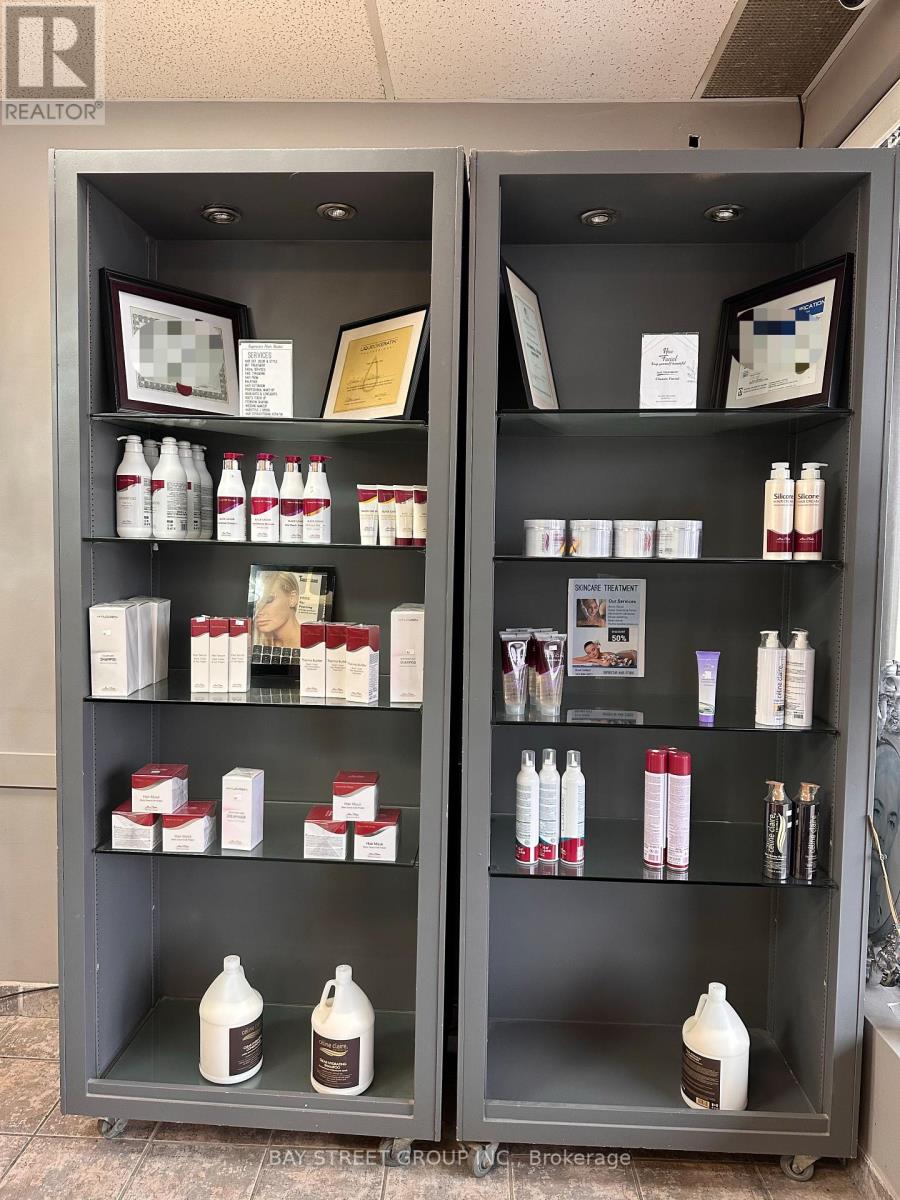 Unit 10 - 10610 Bayview Avenue, Richmond Hill (Crosby), Ontario  L4C 3N8 - Photo 3 - N12889608