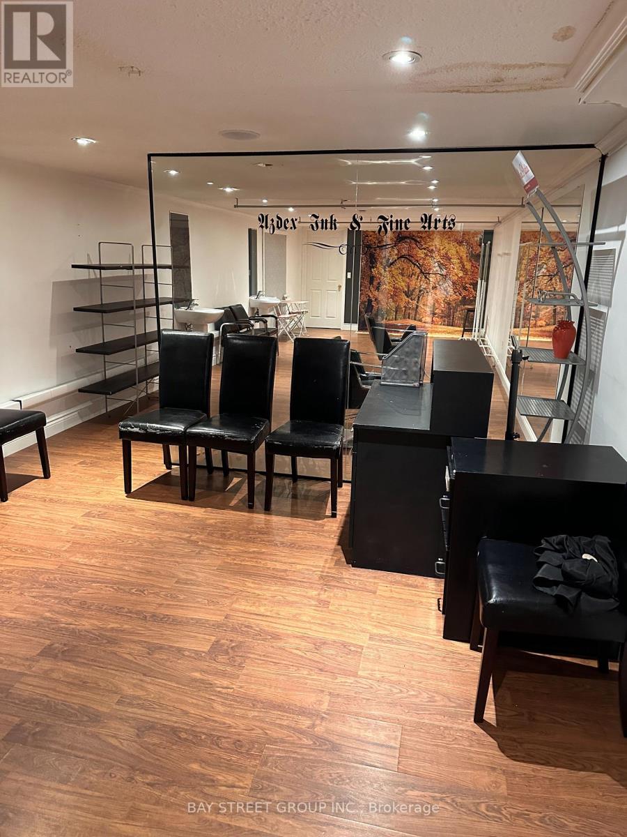 Unit 10 - 10610 Bayview Avenue, Richmond Hill (Crosby), Ontario  L4C 3N8 - Photo 4 - N12889608