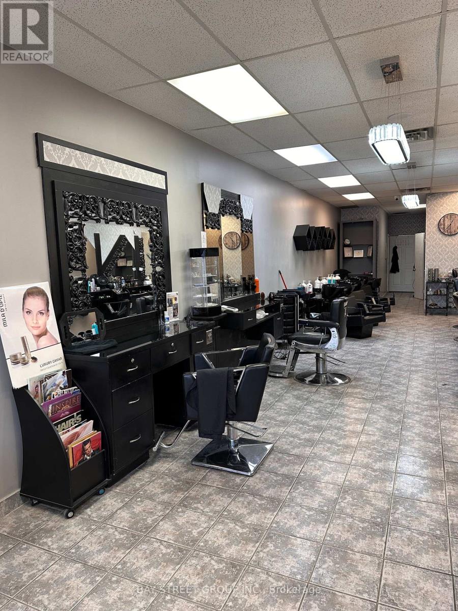 Unit 10 - 10610 Bayview Avenue, Richmond Hill (Crosby), Ontario  L4C 3N8 - Photo 7 - N12889608