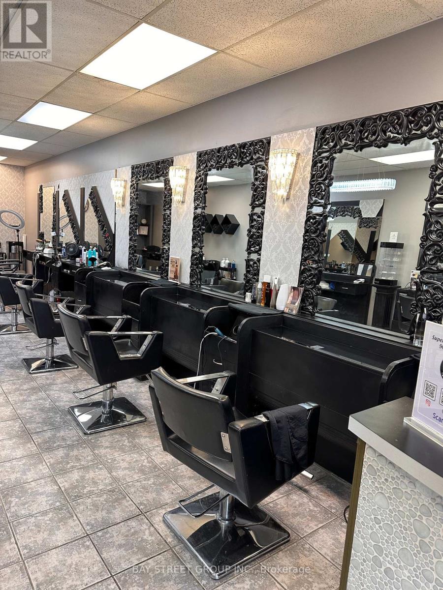 Unit 10 - 10610 Bayview Avenue, Richmond Hill (Crosby), Ontario  L4C 3N8 - Photo 8 - N12889608