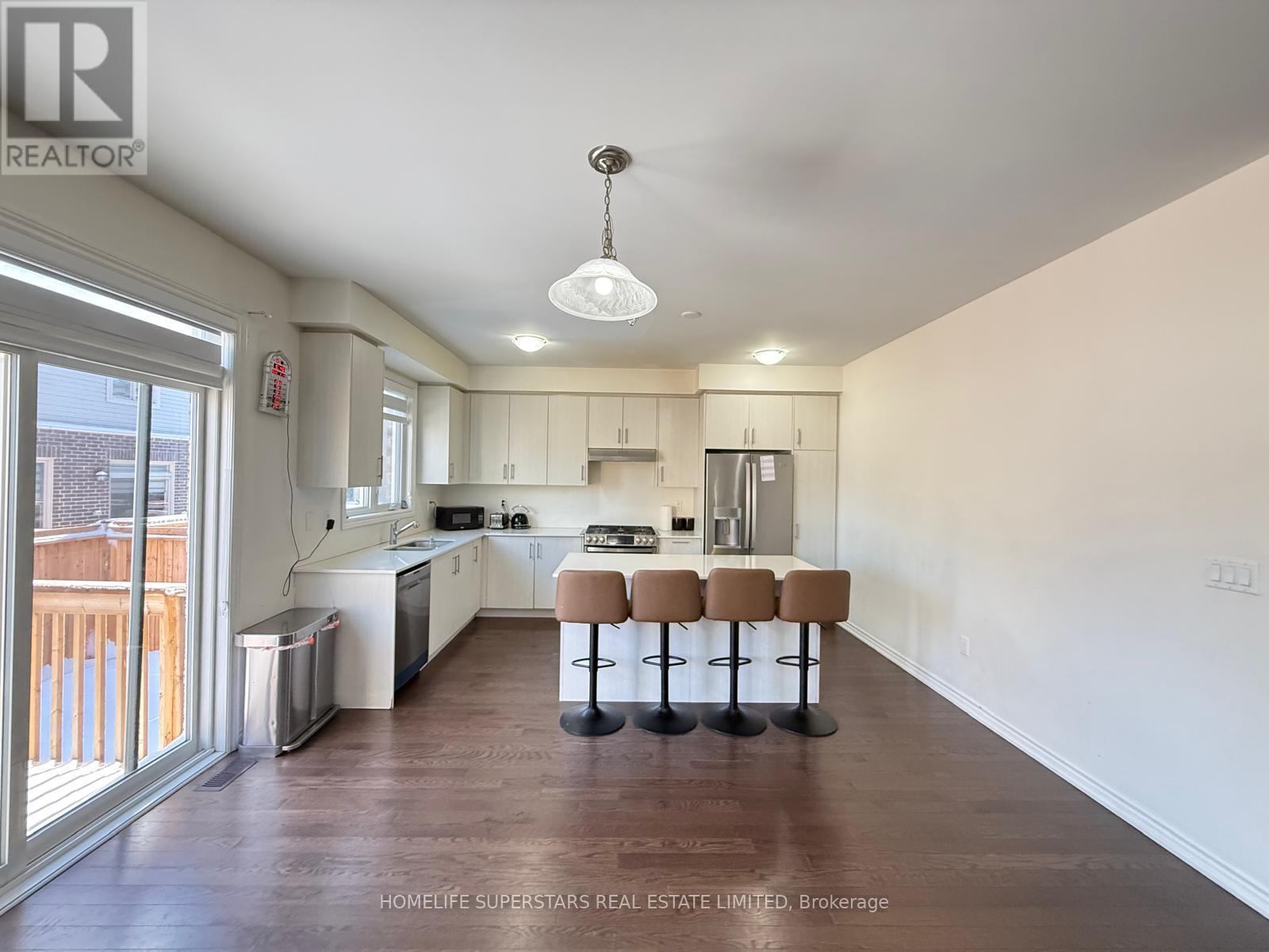 98 Shepherd Drive, Barrie, Ontario  L9S 2Z4 - Photo 6 - S12889584