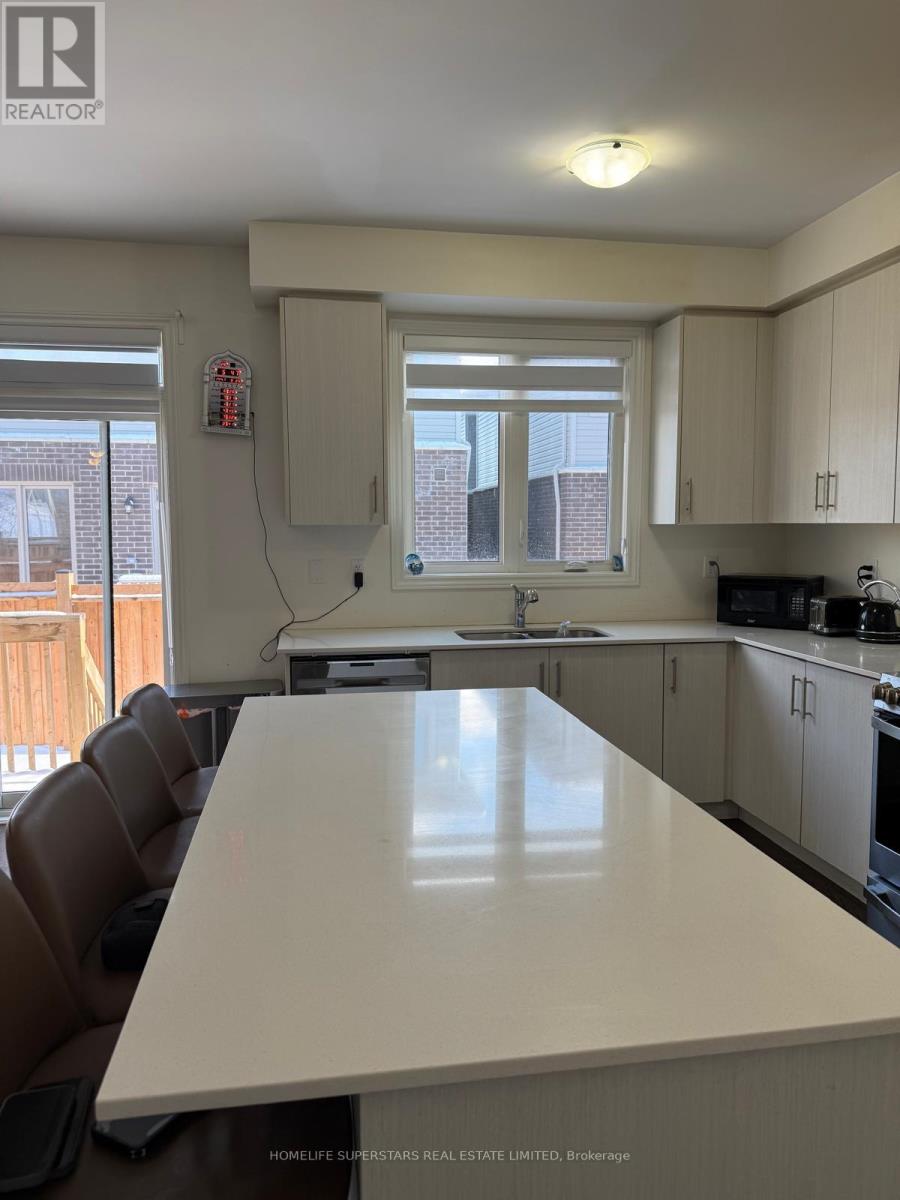 98 Shepherd Drive, Barrie, Ontario  L9S 2Z4 - Photo 7 - S12889584