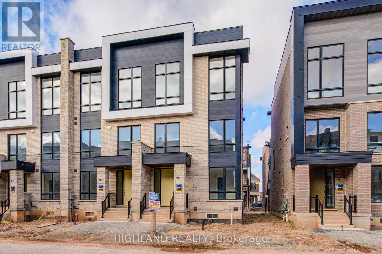 3087 Meadowridge Drive, Oakville, Ontario  L6H 7Z5 - Photo 2 - W12889580