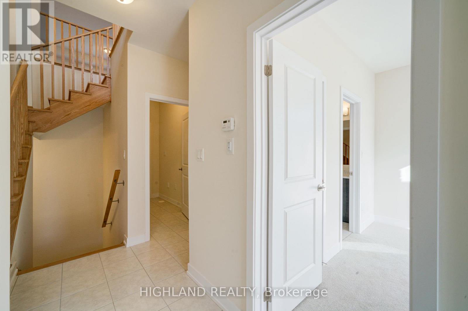 3087 Meadowridge Drive, Oakville, Ontario  L6H 7Z5 - Photo 5 - W12889580