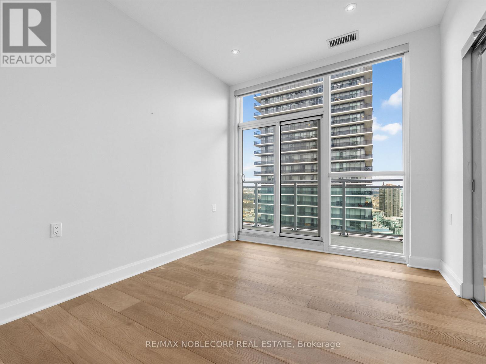 Uph4103 - 33 Shore Breeze Drive, Toronto, Ontario  M8V 0G1 - Photo 17 - W12889590