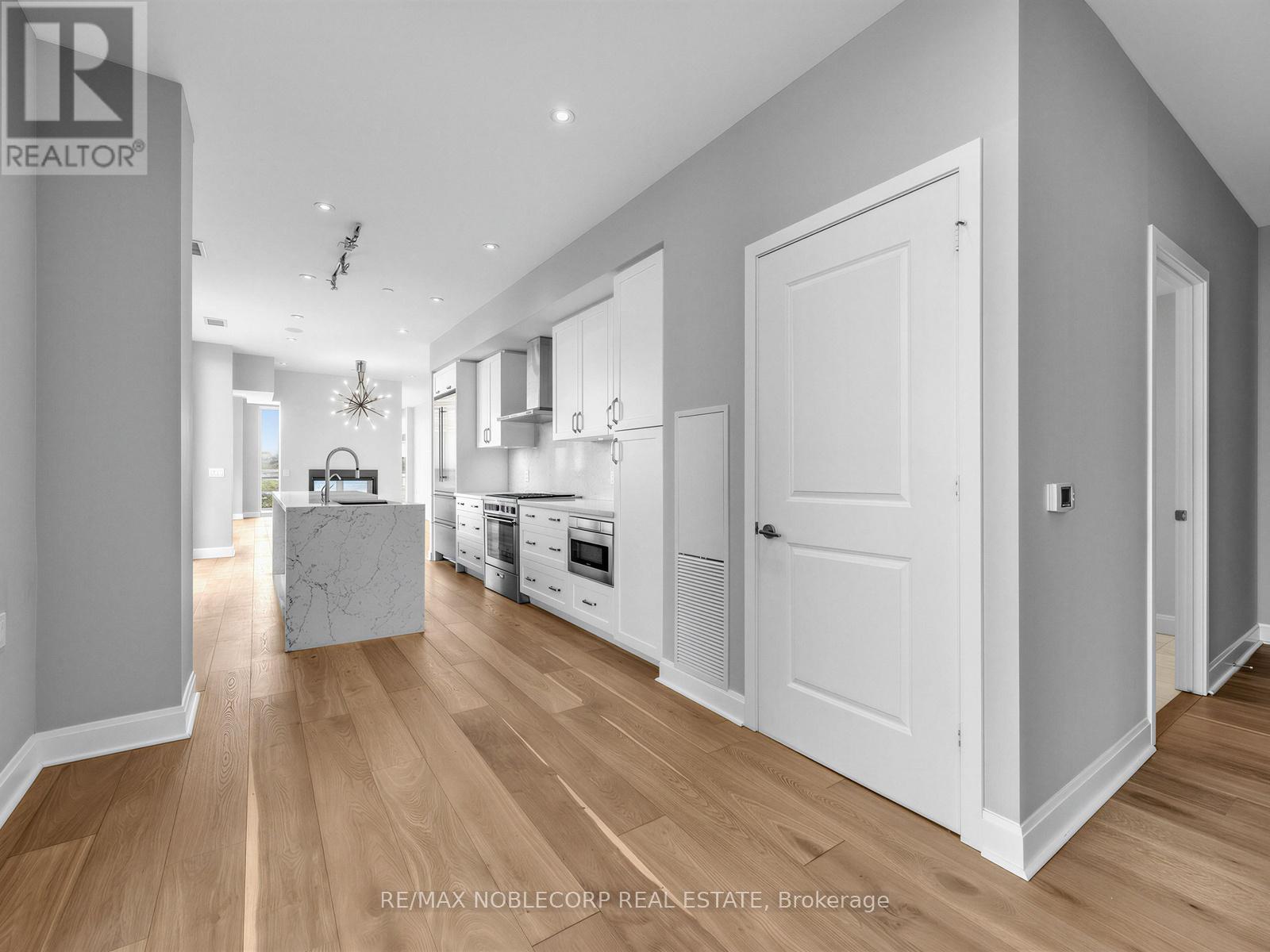 Uph4103 - 33 Shore Breeze Drive, Toronto, Ontario  M8V 0G1 - Photo 2 - W12889590