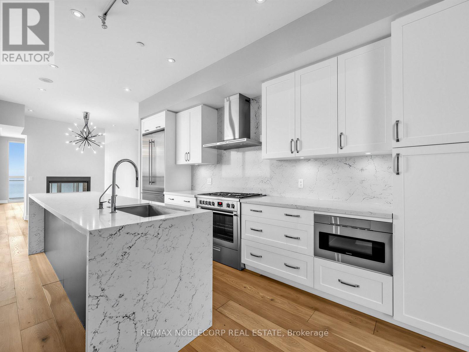 Uph4103 - 33 Shore Breeze Drive, Toronto, Ontario  M8V 0G1 - Photo 5 - W12889590