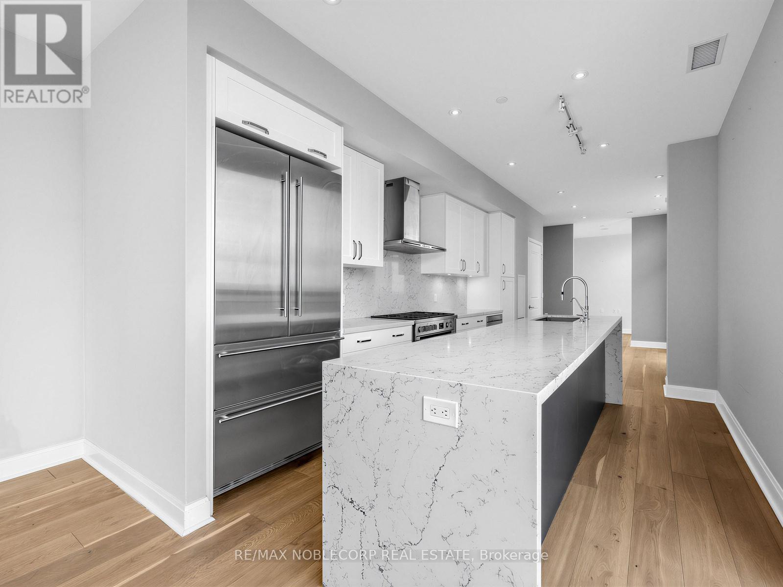 Uph4103 - 33 Shore Breeze Drive, Toronto, Ontario  M8V 0G1 - Photo 6 - W12889590