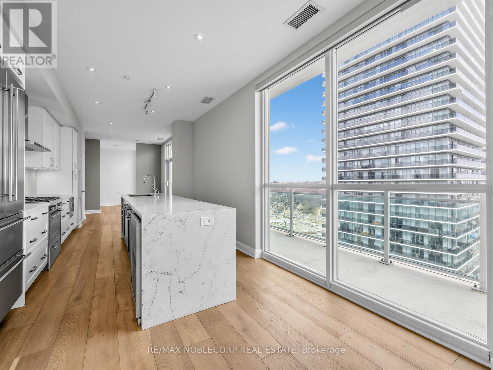 Uph4103 - 33 Shore Breeze Drive, Toronto, Ontario  M8V 0G1 - Photo 7 - W12889590