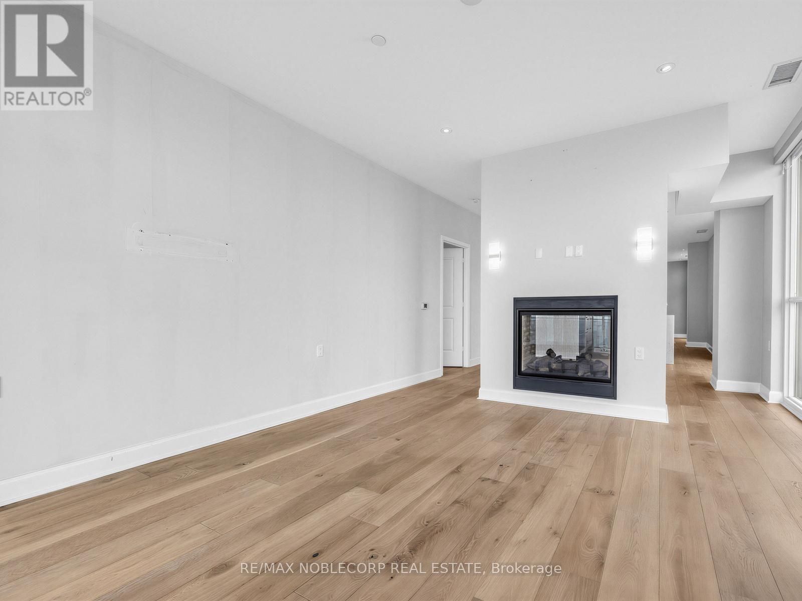 Uph4103 - 33 Shore Breeze Drive, Toronto, Ontario  M8V 0G1 - Photo 9 - W12889590